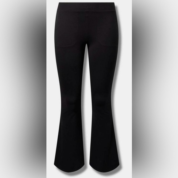 ✨ NWT ✨ Torrid: Women’s Black Full Length Flare Leggings with Pockets- Size 2 - Picture 9 of 9